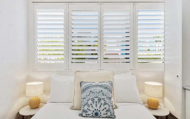 Quaint 2-bed Beach Abode With Ocean Views