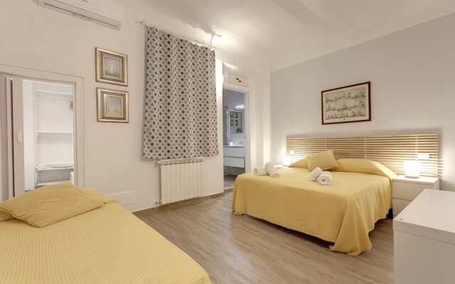 Апартаменты Florence Apartment Guelfa90 комната для гостей