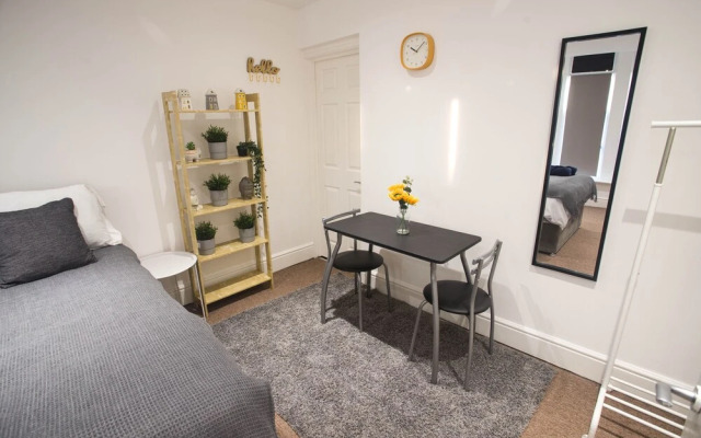 Short Stay Bristol - Stapleton 1 Apartment