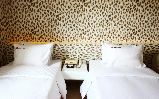 Q Hotel