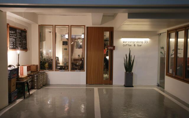 Отель Ultari Hostel Jongno Южная Корея, Сеул - отзывы, цены и фото номеров - забронировать отель Ultari Hostel Jongno онлайн вид на фасад