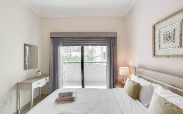 Spacious & Bright Apt In Marina, Sleep 6! 1