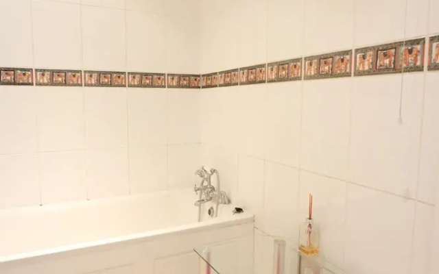 2 Bedroom Flat Near Angel