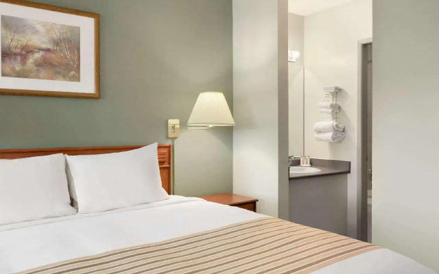 Econo Lodge Inn & Suites Cranbrook