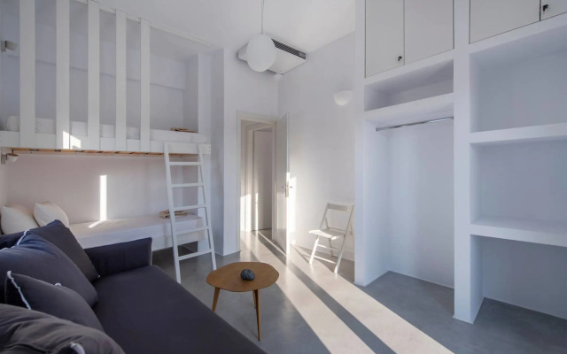 Parikia s Crossroad 3 Bedroom House