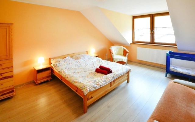 Comfortable Holiday Villa, Private Garden