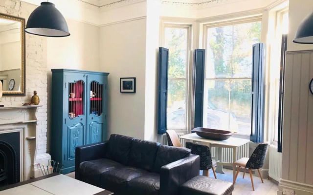 Seaside Escape - gorgeous 2 bed apartment in St-Leonards-on-Sea