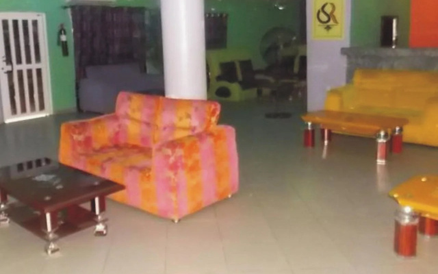 Sheriffyt Royal Hotel And Suites