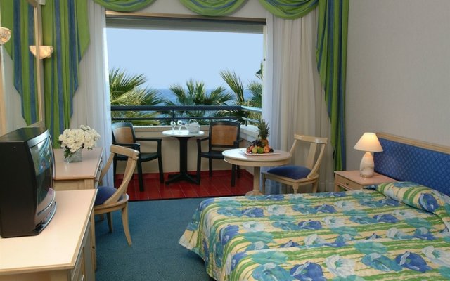 Отель Palm Beach and Bungalows Larnaca Кипр, Ларнака - отзывы, цены и фото номеров - забронировать отель Palm Beach and Bungalows Larnaca онлайн комната для гостей