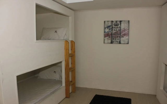 Hostel Bed & Wine