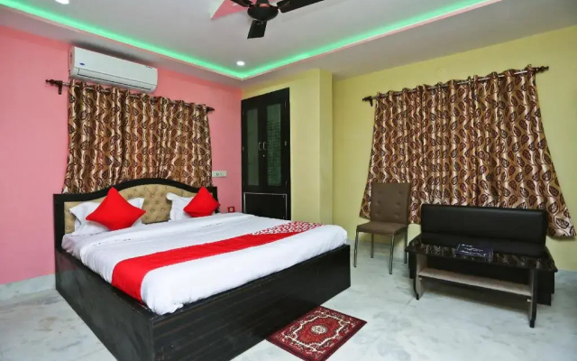 Red Velvet Inn by OYO