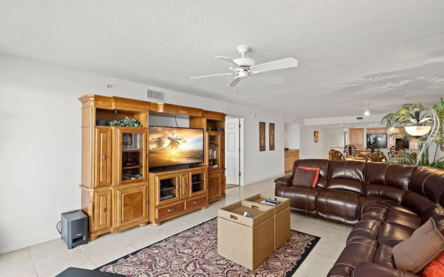 La Contessa 307 by Distinctive Beach Rentals