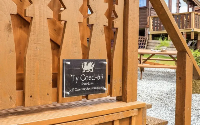 Ty Coed - 63