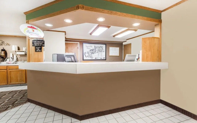 Super 8 Lexington