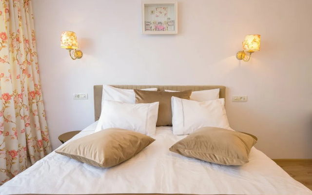 Tres Chic Studio - Victoria Avenue