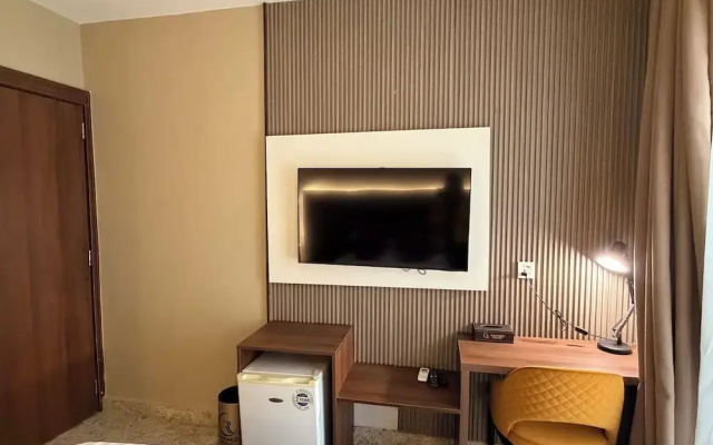 Raynez Resort