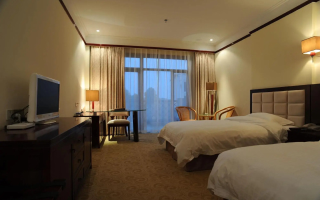 Jiayushan Lake Hot Spring Resort Hotel