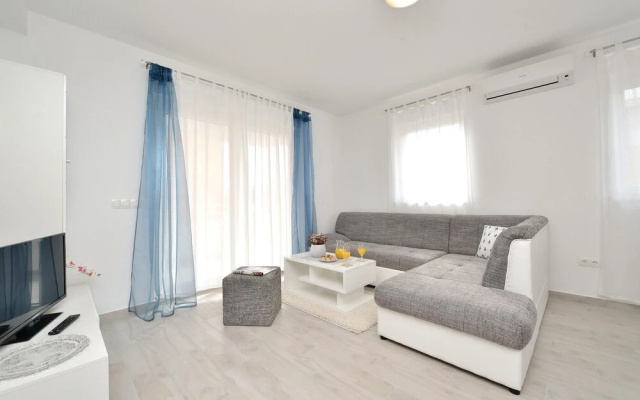 Stunning Home in Vrsi-mulo With Wifi and 2 Bedrooms