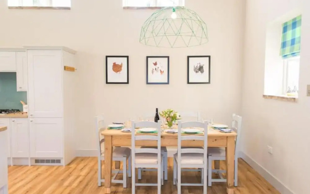 Host Stay Boathouse Barn