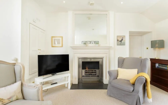 Picturesque Mews House on Cosy Cobbled Street