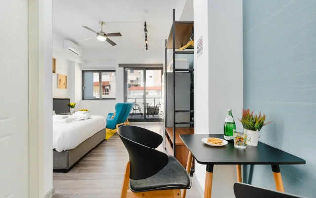 Sanders Home Suites - Charming Downtown Studio
