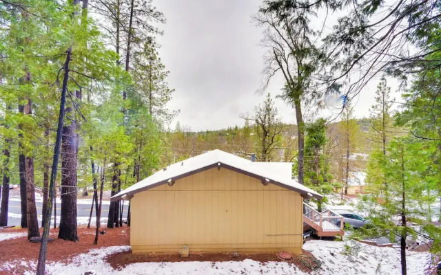 Enchanted Woodland Cabin Near Yosemite w/ Fire Pit
