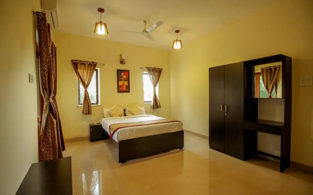 OYO 9887 Home 3BHK Near Club Cubana