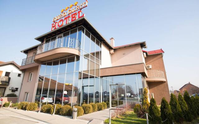 Euro Garni Hotel вид на фасад