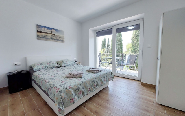 Apartment and Rooms Anne