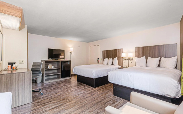 Econo Lodge Cherokee Near Island Park