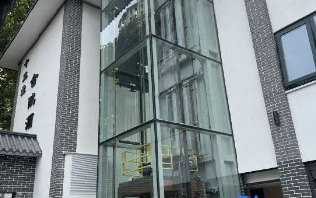 Qingdao Shisantang Courtyard House Hotel (Taidong Pedestrian Street Beer Museum)