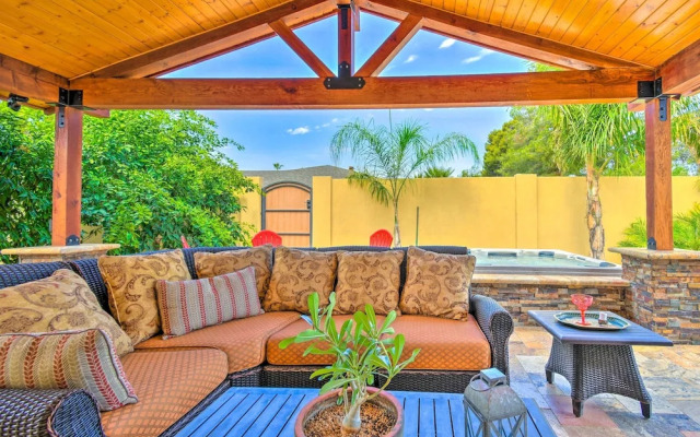 Snowbirds! Group Getaway w/ Hot Tub in Scottsdale