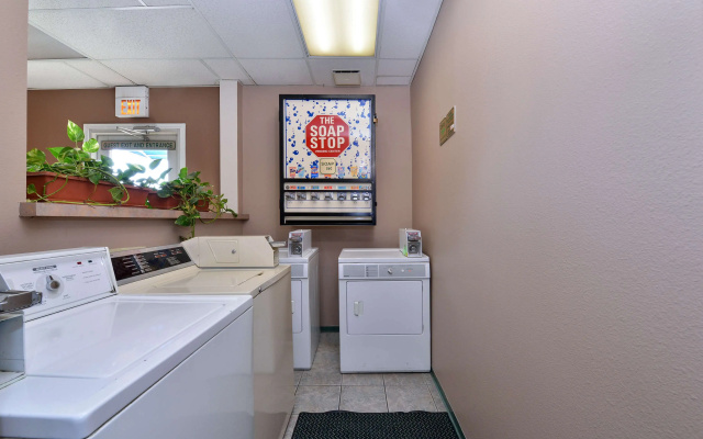 Americas Best Value Inn & Suites Madera