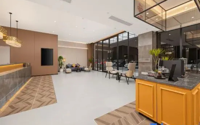 Home Inn Plus Hotel (Linyi Lushang Center Wanda Plaza Branch)