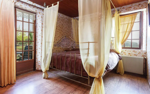 Authentic Holiday Home in Puy-l'evêque With Swimming Pool