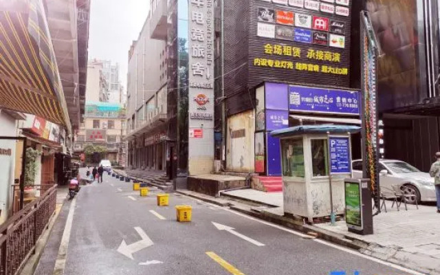 Youth E-sports Hotel