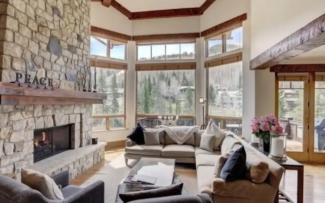 4 Bedroom Luxury Townhome in Lionshead Village