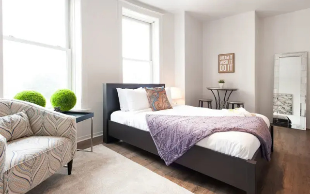 Airy Studio in South Loop by Sonder