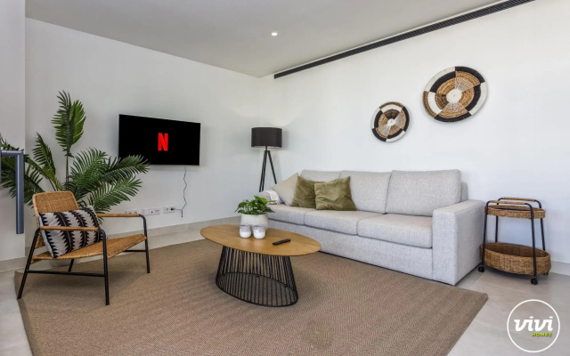 Deco in Fuengirola with 2 bedrooms and 2 bathrooms