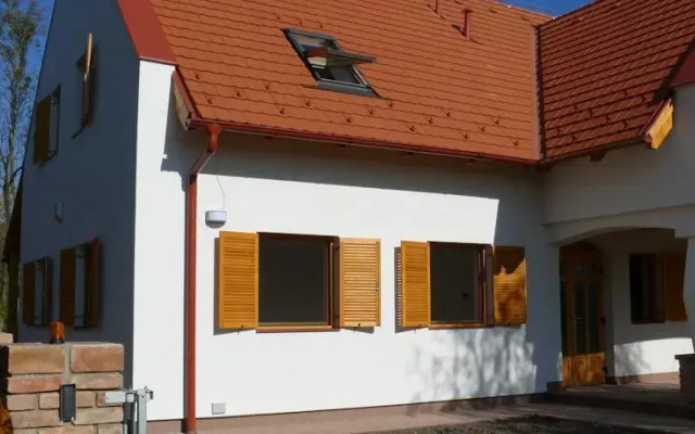 Pölöskei Tó Vendégház
