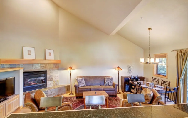 Twin Elk Lodge D16 3 Bedroom Condo by Redawning