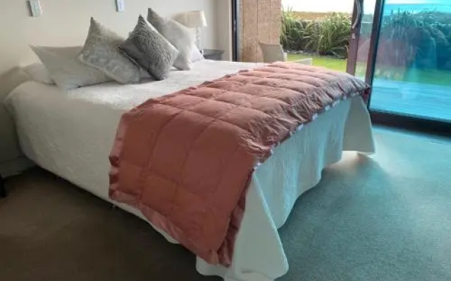 Sunbrae Shores Retreat