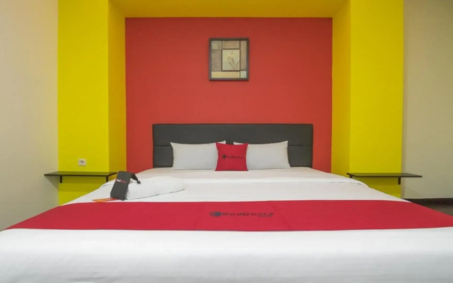 RedDoorz near ITC Mangga Dua