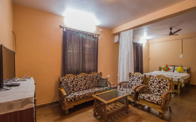 OYO 12197 Home Colourful Studio