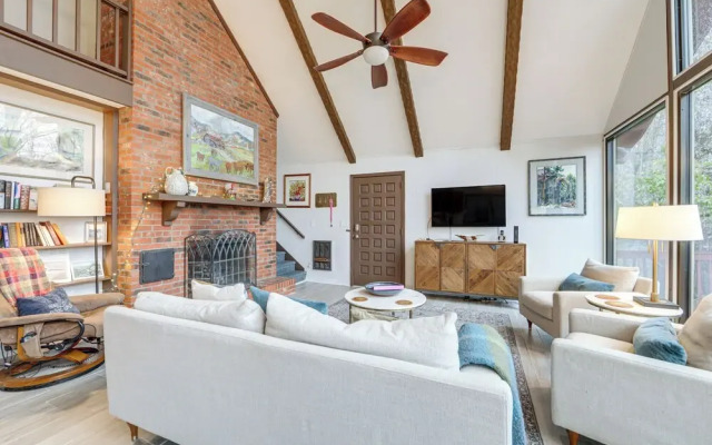 Breathtaking Brevard Home w/ Screened Porch!