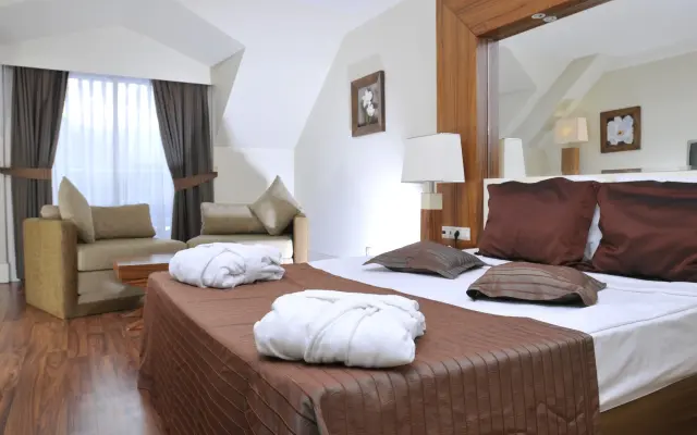 Курорт Meder Resort Hotel