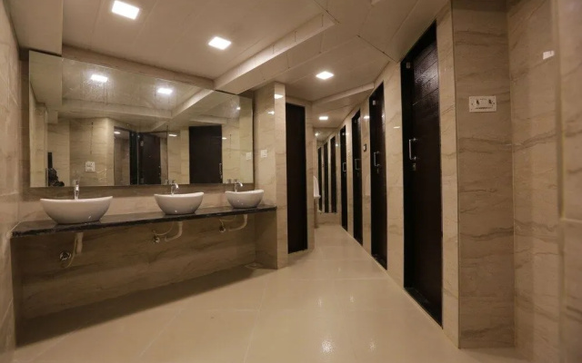 Qubestay Airport Capsule Hotel & Hostel