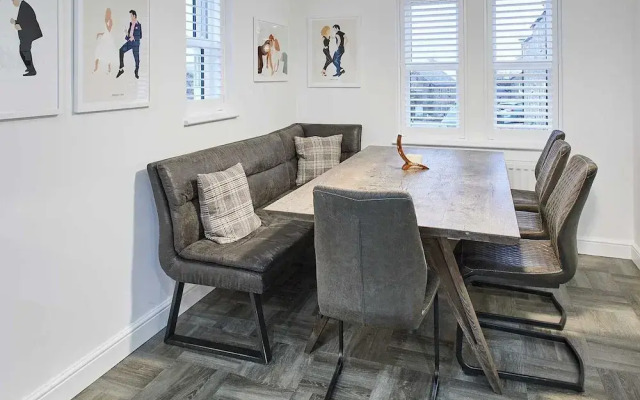 Host Stay Blayshaw House