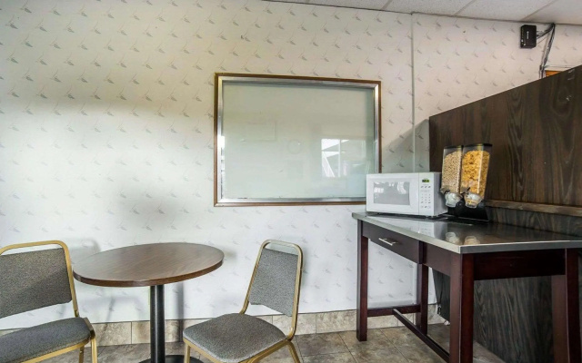 Rodeway Inn & Suites