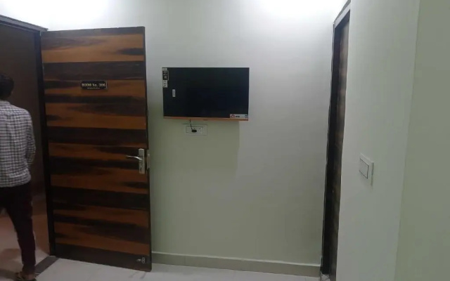 Oyo 93305 Shaurya Guest House